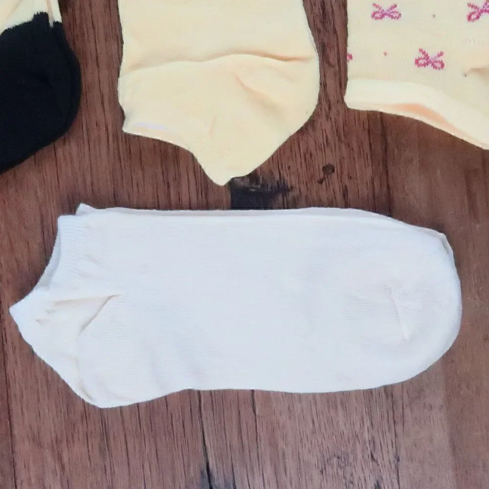 5 PAIR BLACK & YELLOW ANKLE SOCKS WOMENS SIZE 5 TO 8 NWT